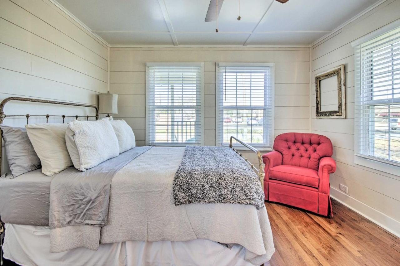 Charming Country Cottage, Walk To Main Street! Tomball Exteriér fotografie