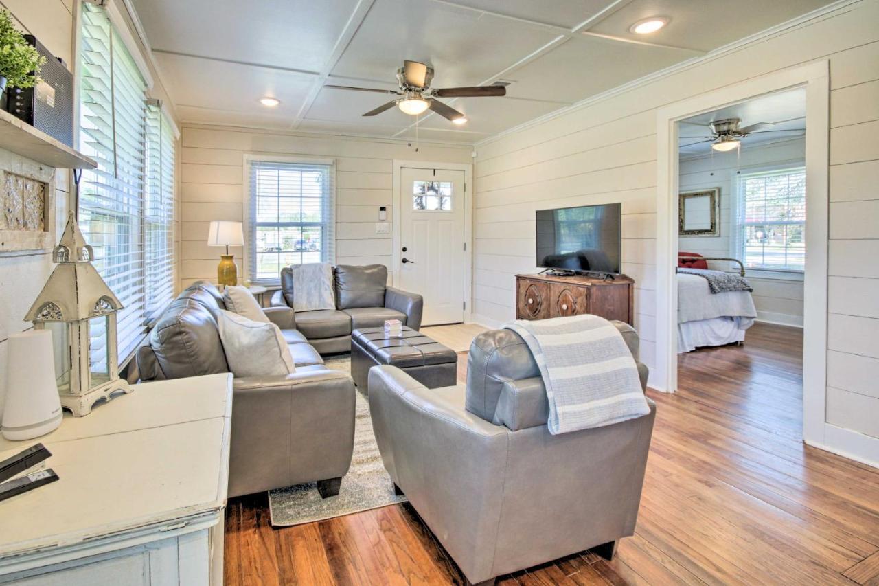 Charming Country Cottage, Walk To Main Street! Tomball Exteriér fotografie