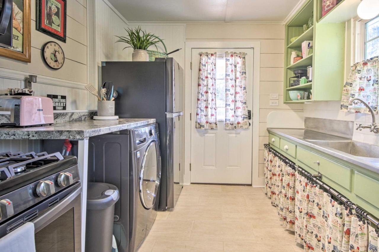 Charming Country Cottage, Walk To Main Street! Tomball Exteriér fotografie