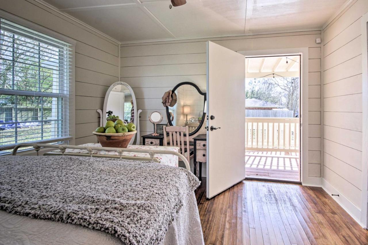 Charming Country Cottage, Walk To Main Street! Tomball Exteriér fotografie