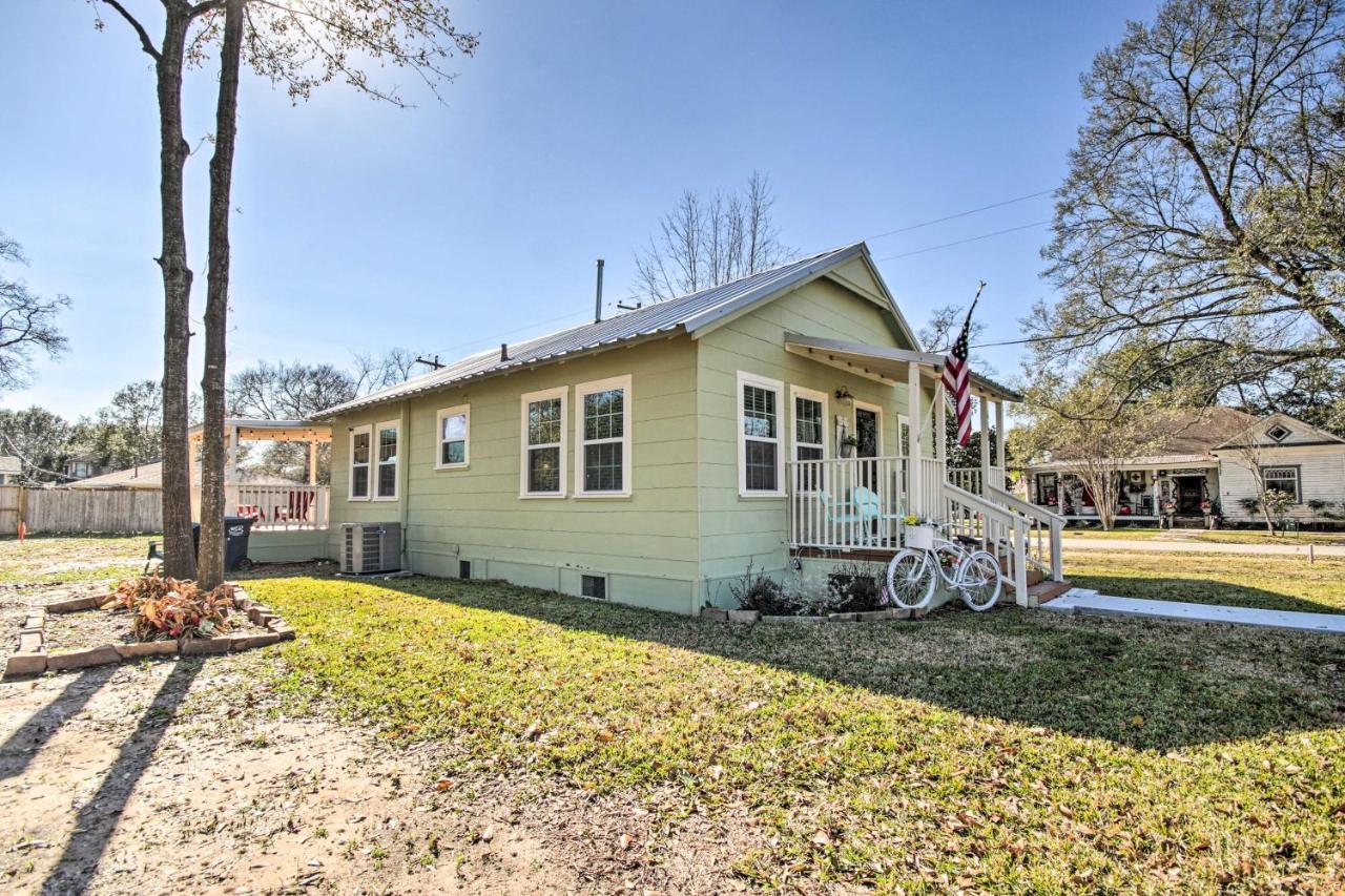 Charming Country Cottage, Walk To Main Street! Tomball Exteriér fotografie